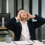 首を鳴らすのは危険？整体師の見解