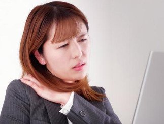 寒い朝に寝違えが起こりやすい理由