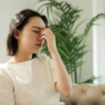 デスクワークで頭痛が出る人