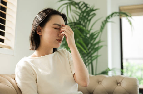 デスクワークで頭痛が出る人