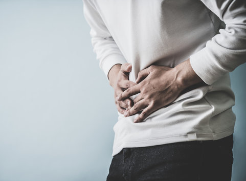 笑ったり前かがみになるとお腹が攣る