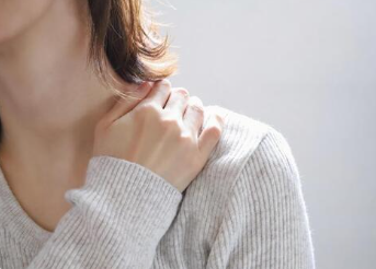 冷たい飲み物で体が固まる仕組み