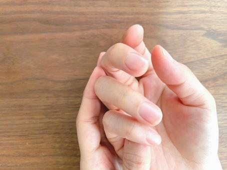 手のしびれの原因？手根管症候群について