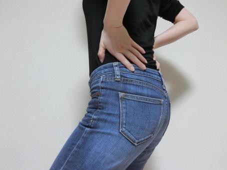 反り腰はなぜ起こる？